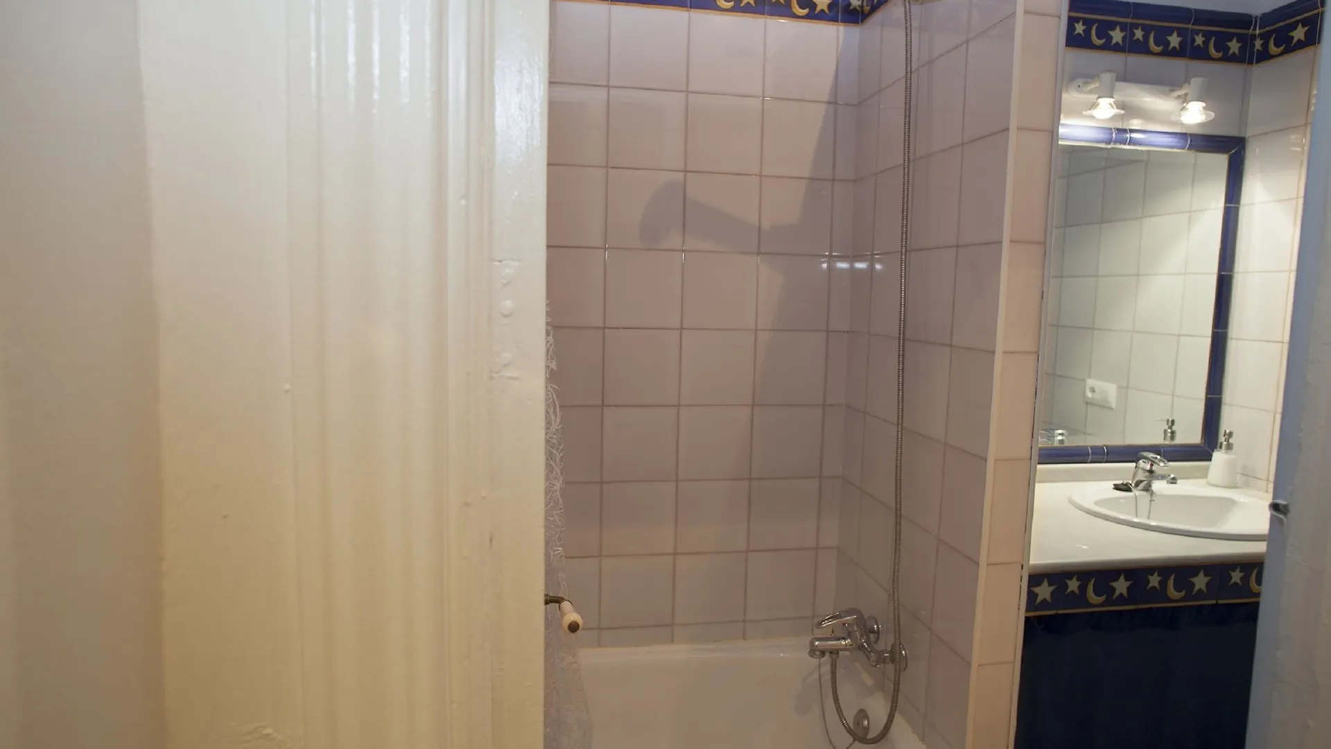 Puerta Maestranza Apartaments Seville 0*,
