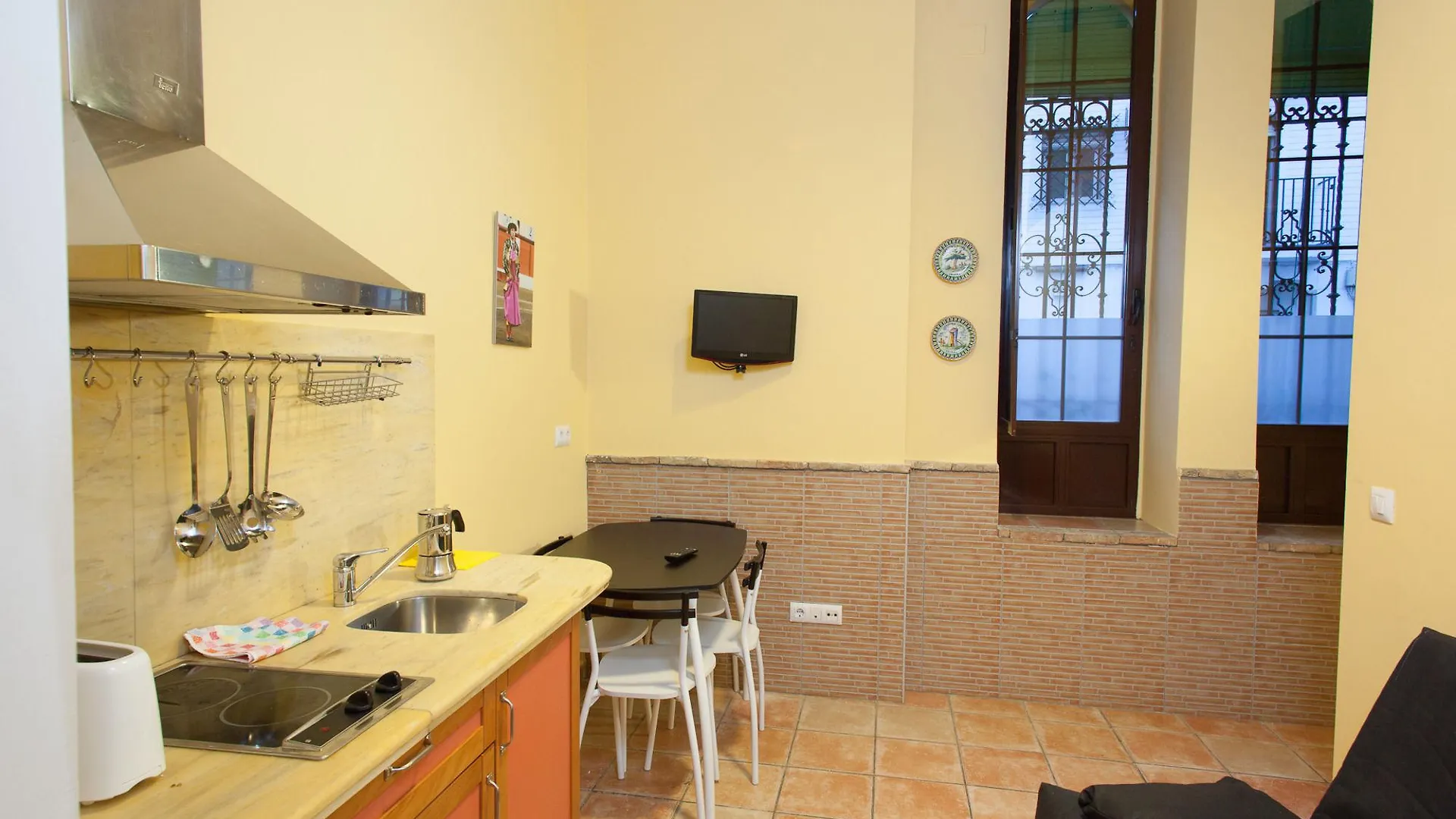 Puerta Maestranza Apartaments Seville 0*,