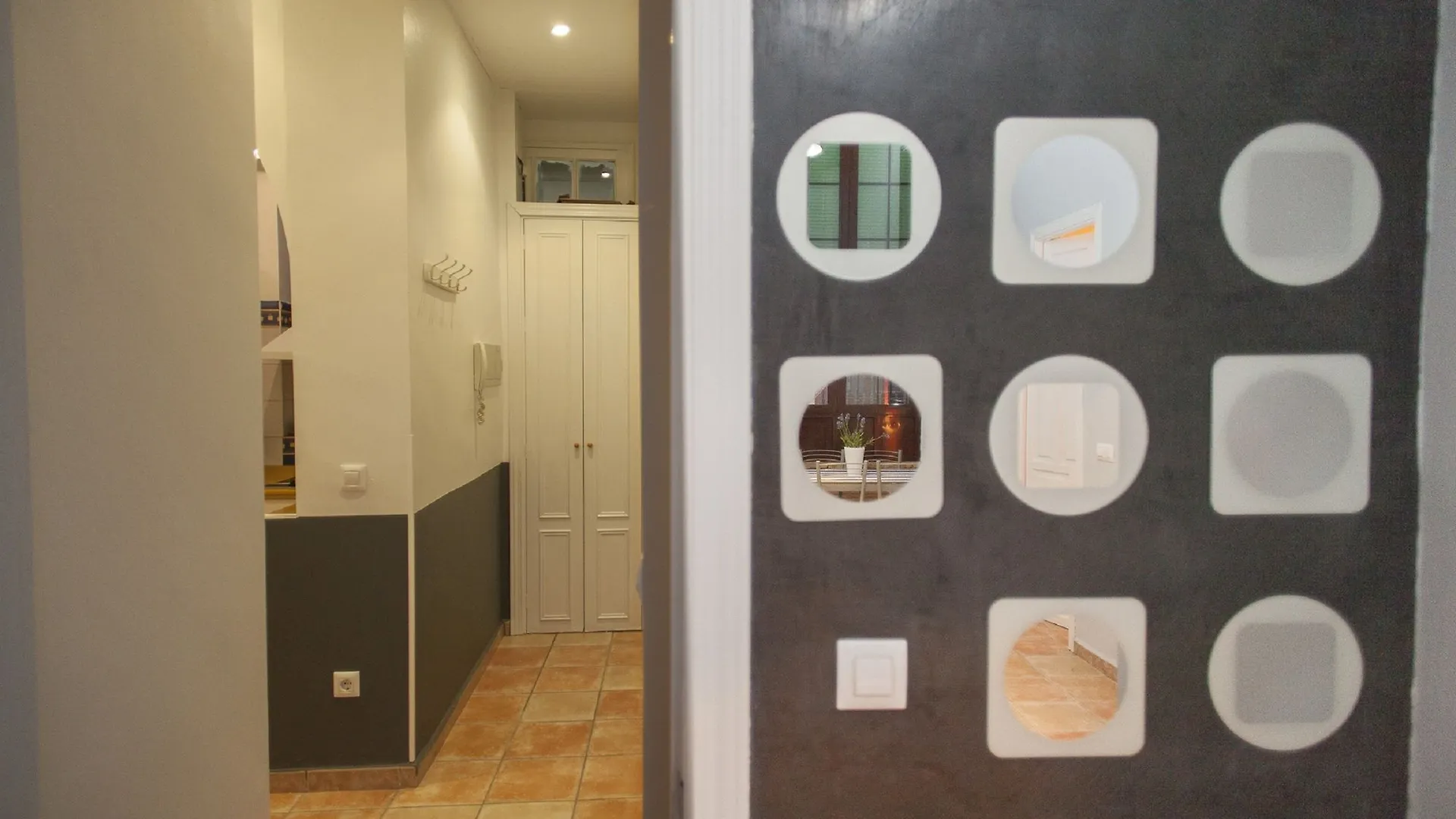 Puerta Maestranza Apartaments Seville