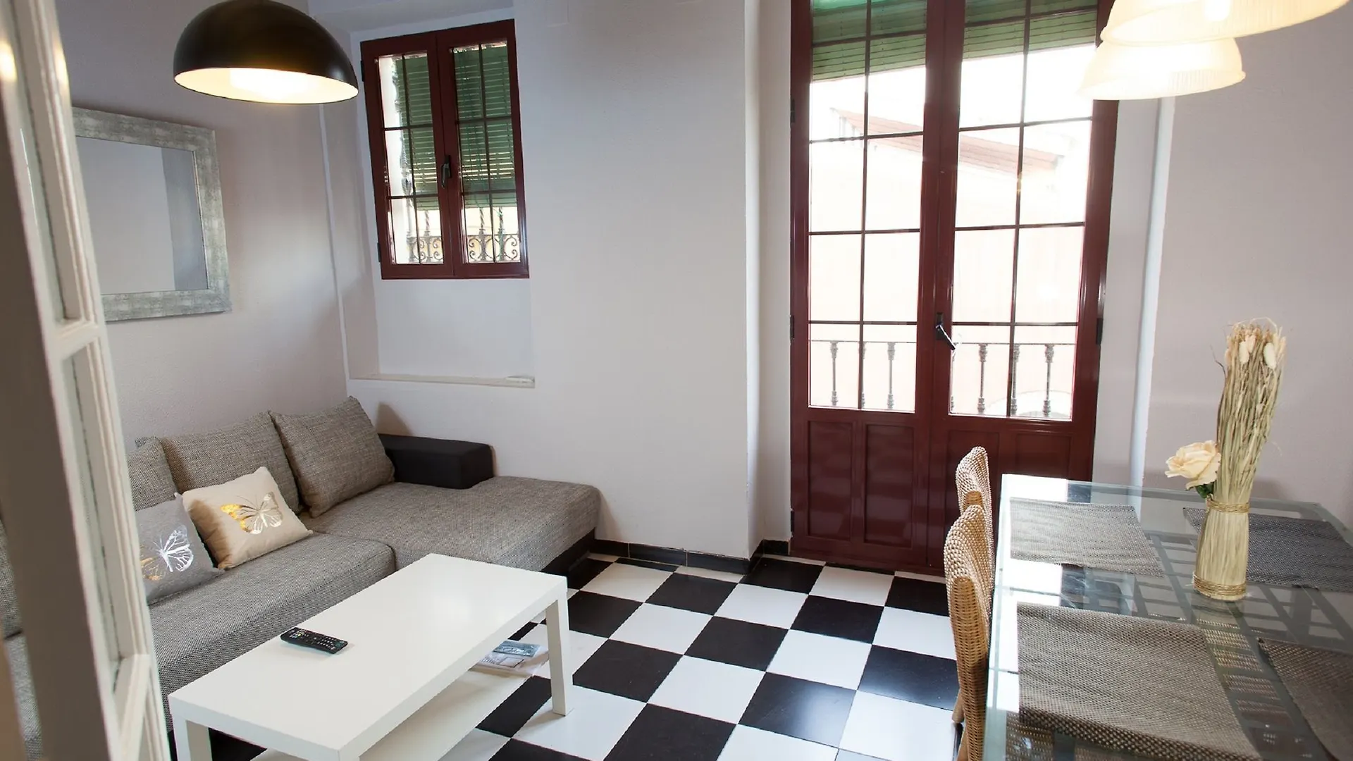 Puerta Maestranza Apartaments Sewilla 0*,